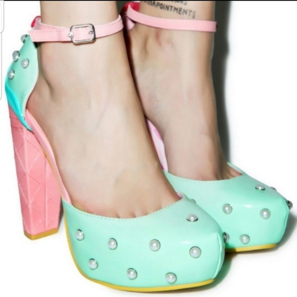 🍭🍨RARE Iron Fist Platform heels🍨💖 - Picture 3 of 5